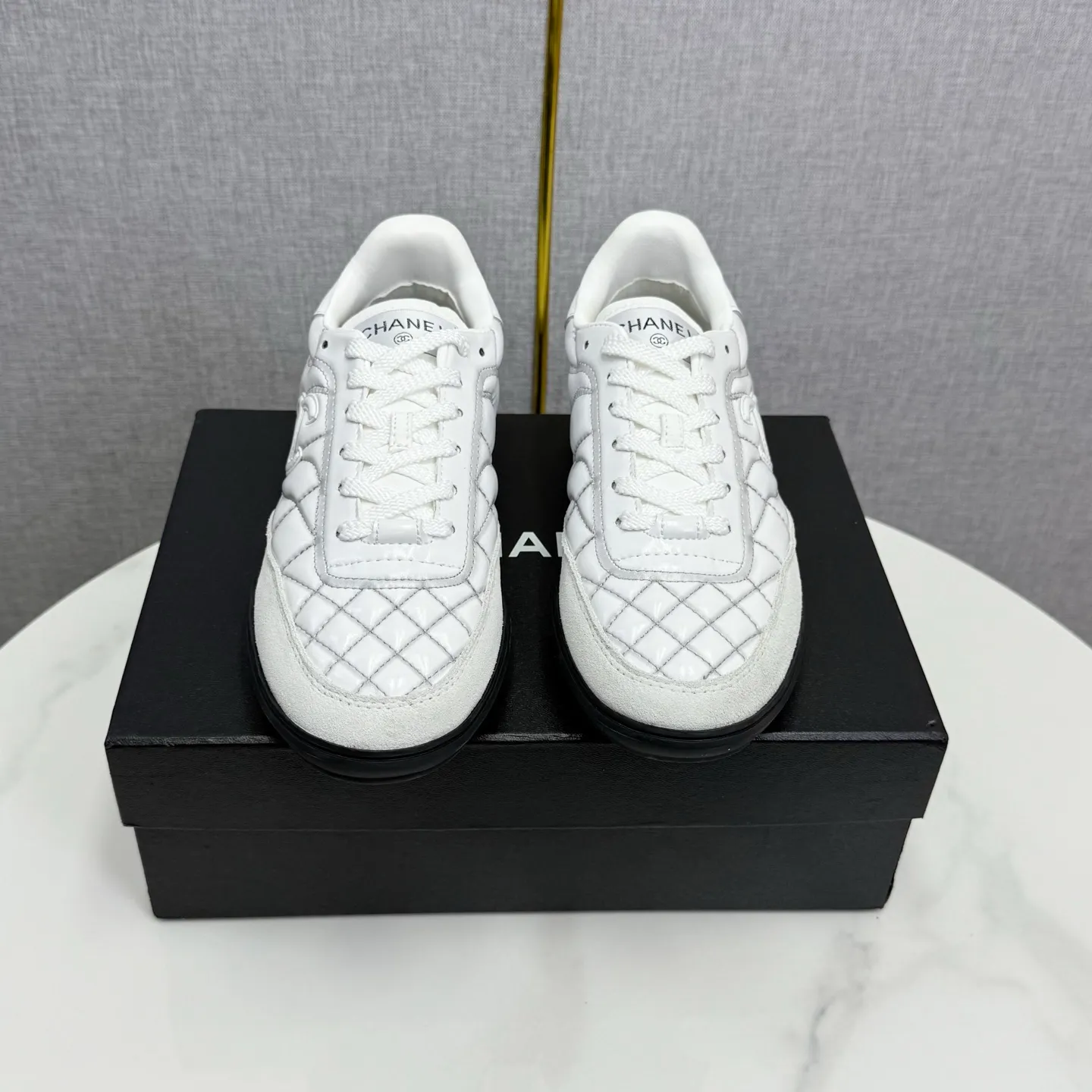 👟👟Ex-factory price 600👟👟Chanel Panda Shoes! 2025 counter's top casual sports shoes. This classic design; the upper is electro-embroidered with a variety of techniques; the outsole is fashionable and sporty; the unusual inclusion of a variety of color matching elements... The diversified mix and match is very good-looking and versatile, and can be used for leisure, fashion, sports, and outdoor... ꫛꫀꪝ Go➫ Materials: ❶Upper made of: original imported first-layer silk cowhide + original waterproof cloth + original first-layer cowhide ❷Inner lining: Original Yangli+wang ❸ Outsole based on: Original TPU combination outsole Counter boutique packaging complete set for women 35–41